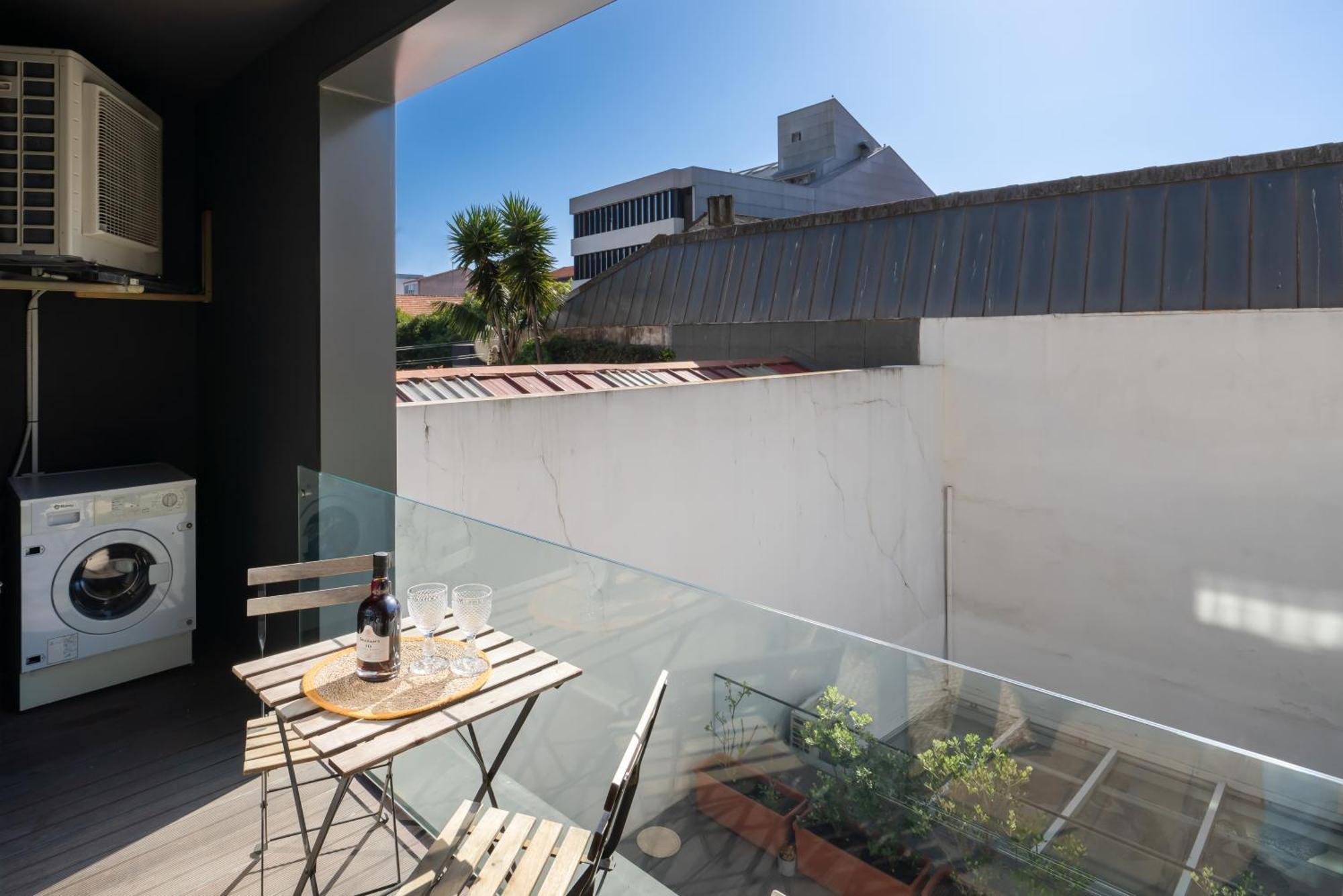 Host Wise - Charming Welcoming Flat - Centrally Located Apartment *