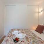 Host Wise - Charming Welcoming Flat - Centrally Located