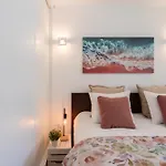 Host Wise - Charming Welcoming Flat - Centrally Located