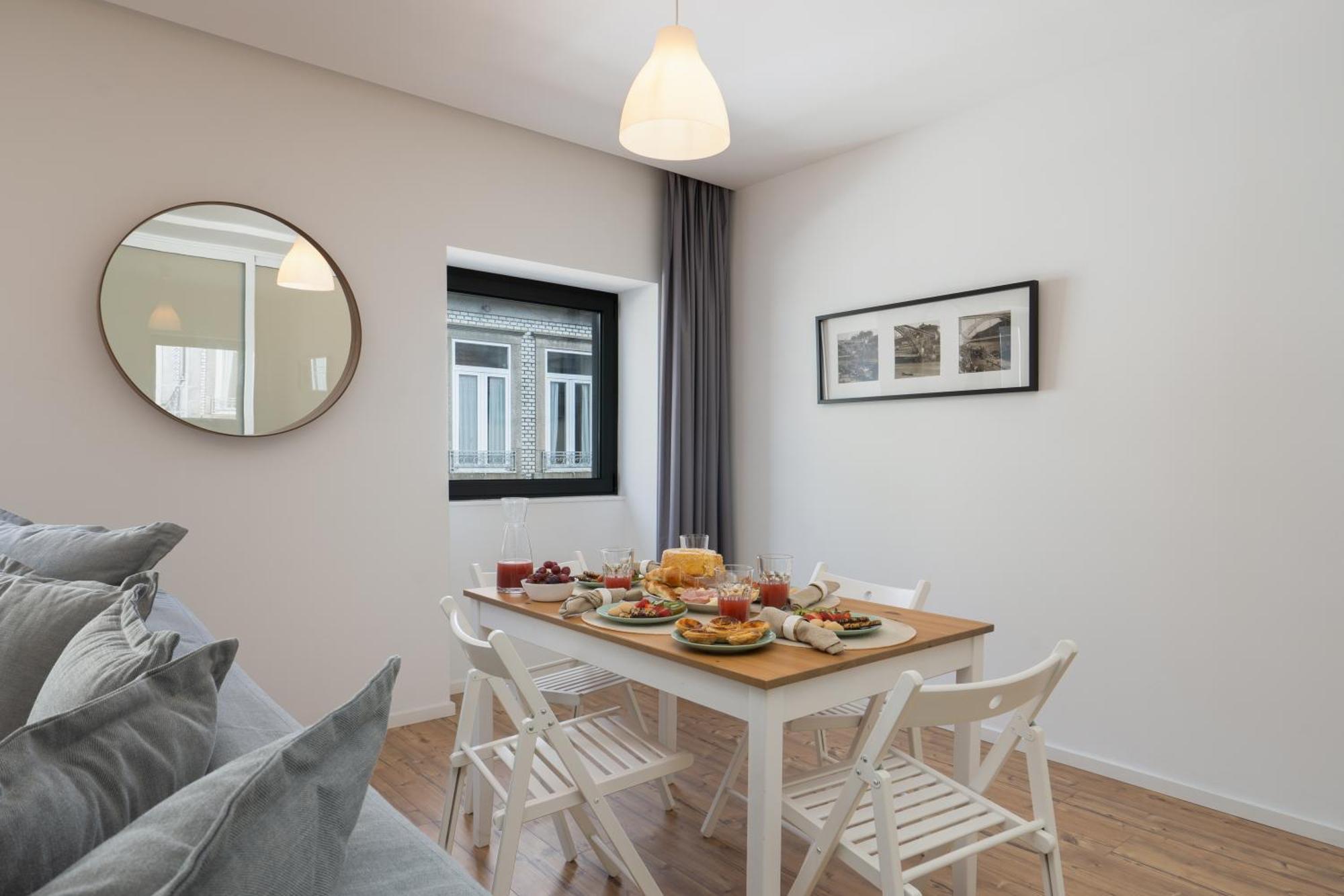 Host Wise - Charming Welcoming Flat - Centrally Located Apartment Porto